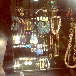 HUGE Kendra Scott Sale!! Many NWT Items